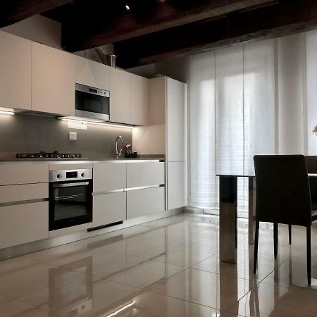 Moderno Affaccio Su Via Mazzini Appartement Ferrara Buitenkant foto