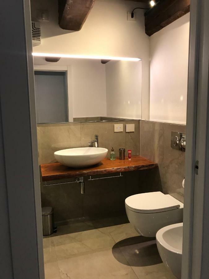 Moderno Affaccio Su Via Mazzini Appartement Ferrara Buitenkant foto