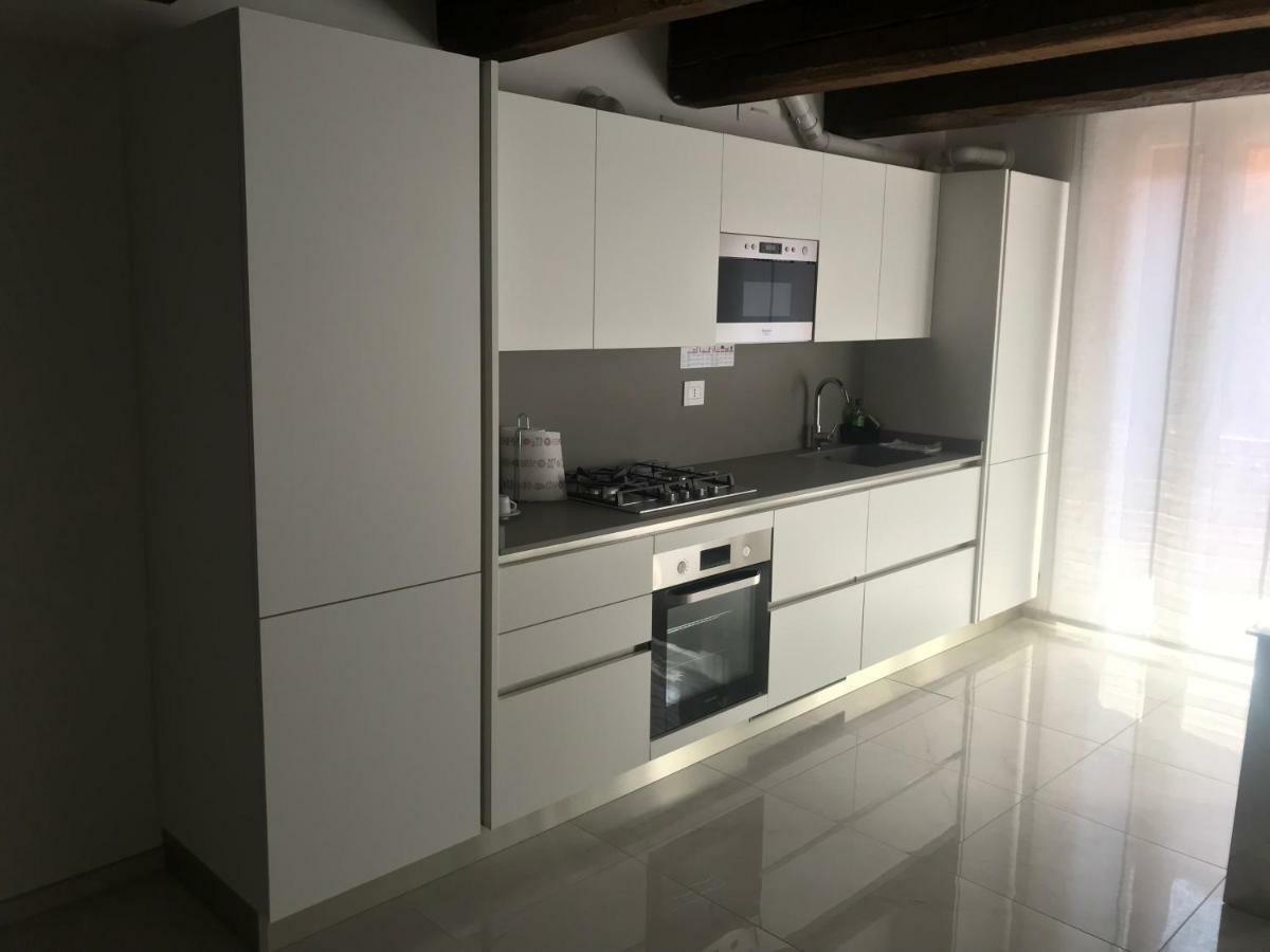 Moderno Affaccio Su Via Mazzini Appartement Ferrara Buitenkant foto