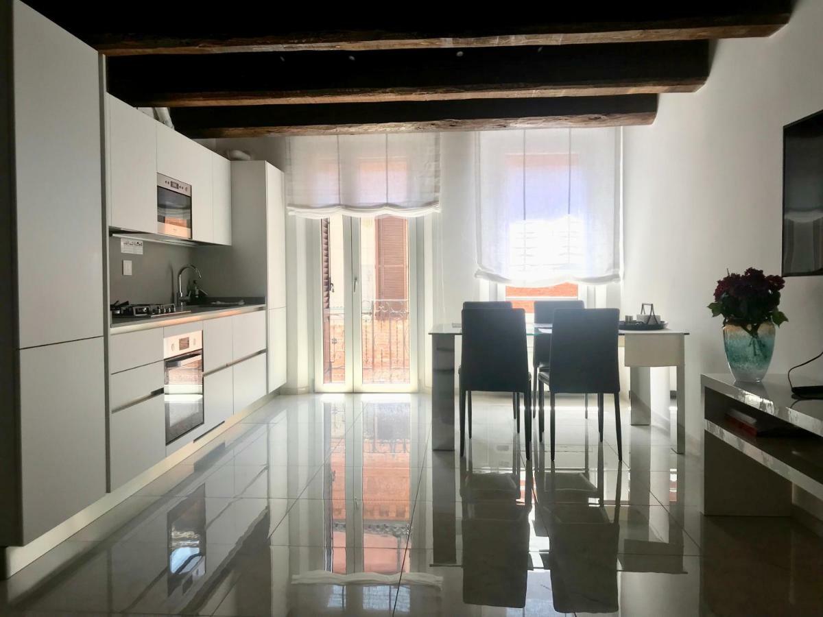 Moderno Affaccio Su Via Mazzini Appartement Ferrara Buitenkant foto