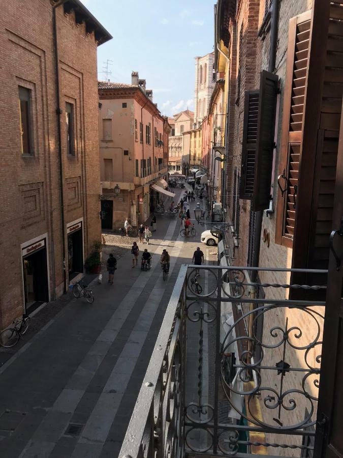 Moderno Affaccio Su Via Mazzini Appartement Ferrara Buitenkant foto