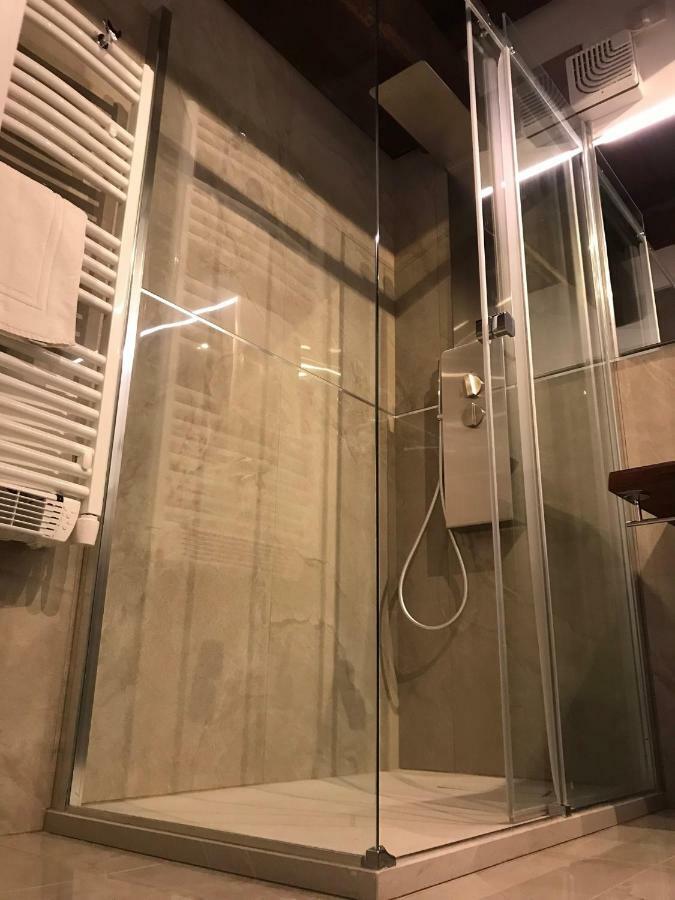 Moderno Affaccio Su Via Mazzini Appartement Ferrara Buitenkant foto