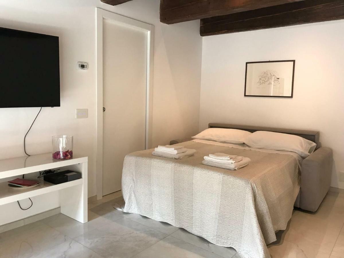 Moderno Affaccio Su Via Mazzini Appartement Ferrara Buitenkant foto