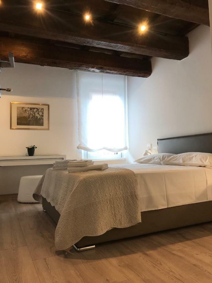 Moderno Affaccio Su Via Mazzini Appartement Ferrara Buitenkant foto