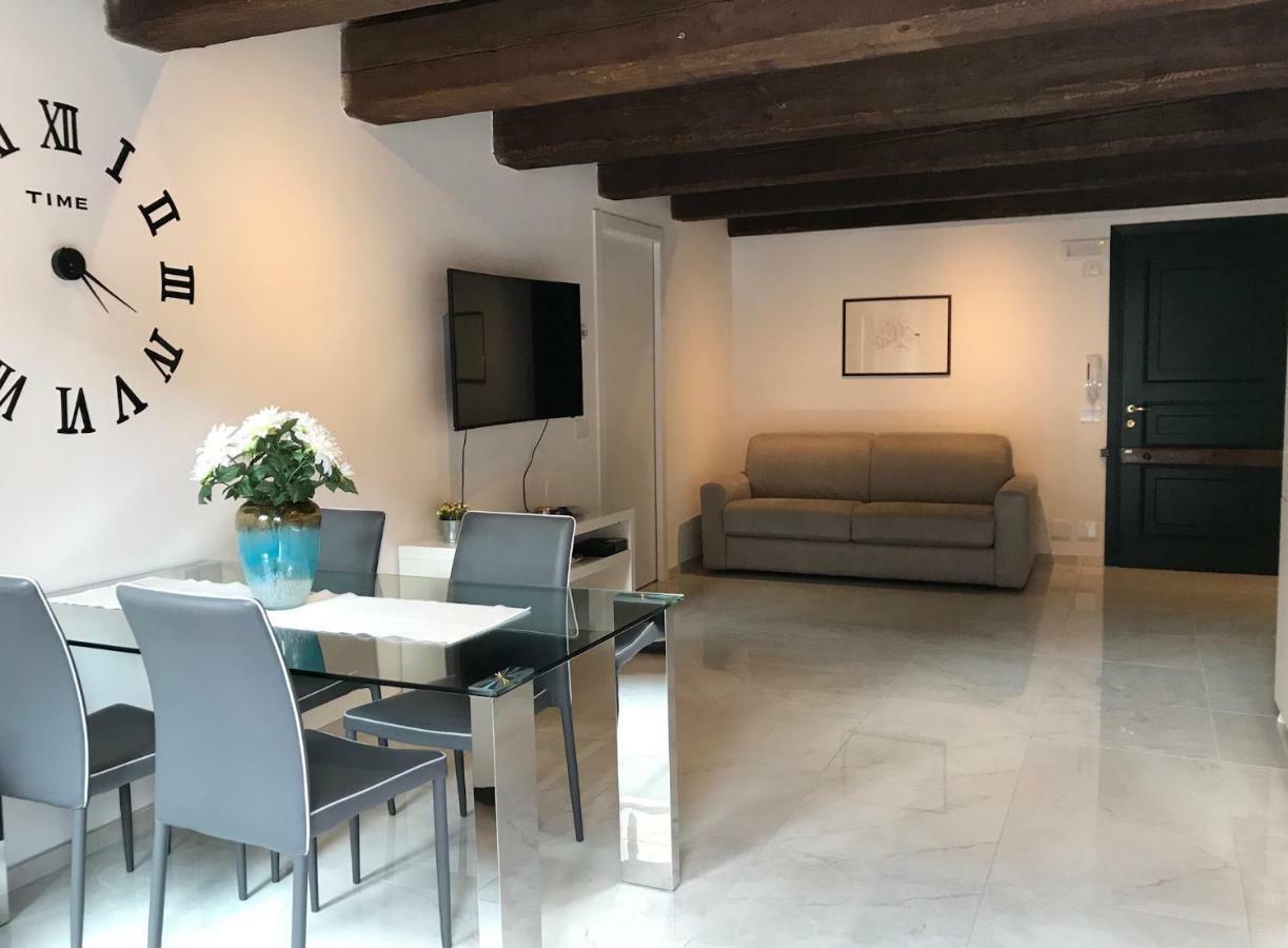 Moderno Affaccio Su Via Mazzini Appartement Ferrara Buitenkant foto